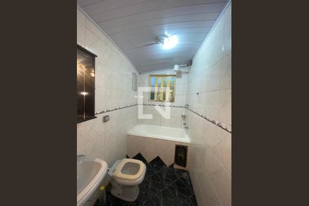 Banheiro 3 de casa à venda com 5 quartos, 264m² em Jardim Las Vegas, Guarulhos