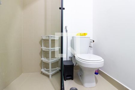 Banheiro de kitnet/studio para alugar com 1 quarto, 24m² em Pinheiros, São Paulo