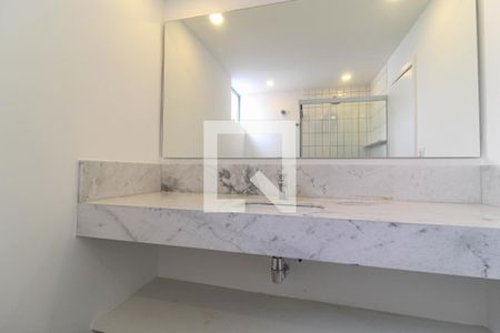 Banheiro de apartamento à venda com 2 quartos, 120m² em Chácara Itaim, São Paulo
