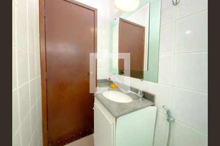 Banheiro de apartamento à venda com 3 quartos, 75m² em Havaí, Belo Horizonte