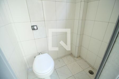 Banheiro de Serviço de apartamento à venda com 3 quartos, 92m² em Pari, São Paulo