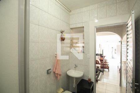Banheiro 4 de casa à venda com 3 quartos, 350m² em Vila Gustavo, São Paulo
