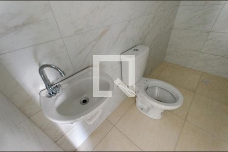 Banheiro de kitnet/studio para alugar com 1 quarto, 40m² em Jardim Jaragua (sao Domingos), São Paulo