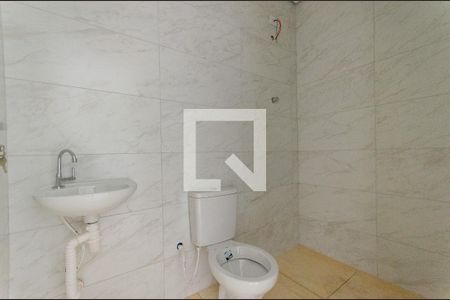 Banheiro de kitnet/studio para alugar com 1 quarto, 40m² em Jardim Jaragua (sao Domingos), São Paulo