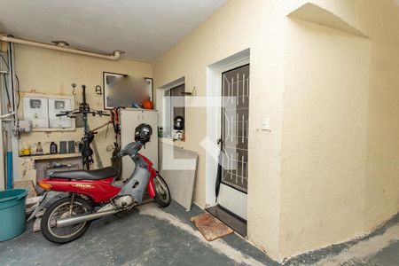 Garagem de casa à venda com 5 quartos, 330m² em Piraporinha, Diadema