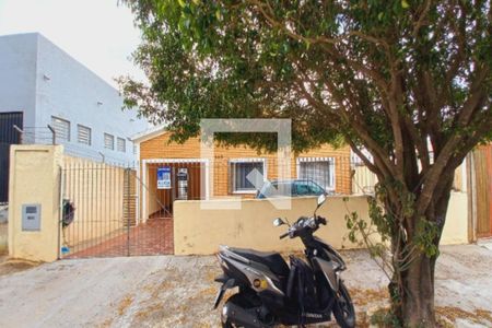 Fachada de casa à venda com 3 quartos, 90m² em Jardim São Pedro, Campinas
