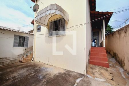 Quintal de casa à venda com 3 quartos, 90m² em Jardim São Pedro, Campinas