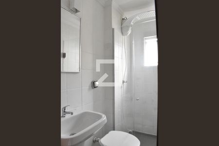 Banheiro de apartamento para alugar com 1 quarto, 33m² em Centro, Curitiba