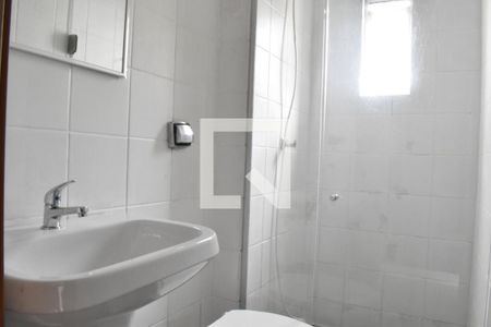 Banheiro de apartamento para alugar com 1 quarto, 33m² em Centro, Curitiba