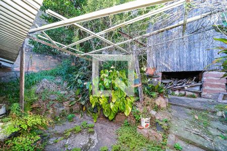 Quintal de casa à venda com 3 quartos, 70m² em Vila Jardim, Porto Alegre