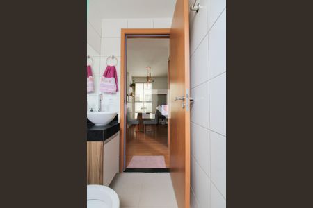 Banheiro de apartamento para alugar com 2 quartos, 43m² em Xodó Marize, Belo Horizonte