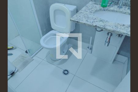 Banheiro de kitnet/studio para alugar com 1 quarto, 22m² em República, São Paulo