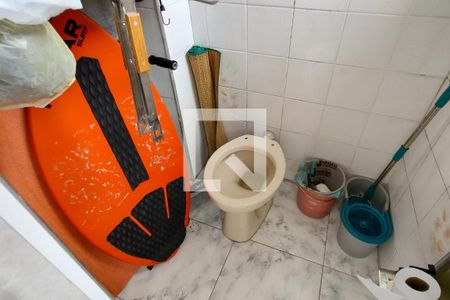 Banheiro 2 de apartamento para alugar com 1 quarto, 70m² em Vila Tupi, Praia Grande