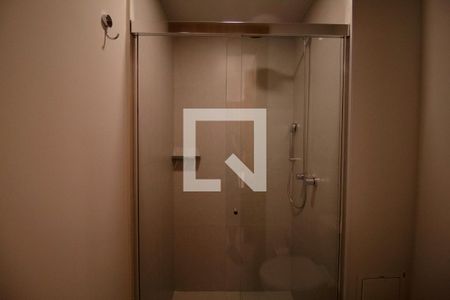 Banheiro de kitnet/studio para alugar com 1 quarto, 24m² em Paraíso, São Paulo
