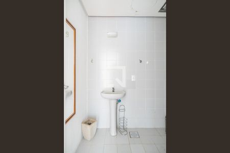 Banheiro de apartamento à venda com 1 quarto, 60m² em Partenon, Porto Alegre