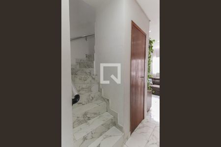 Escada de apartamento à venda com 2 quartos, 62m² em Parque Guarani, São Paulo
