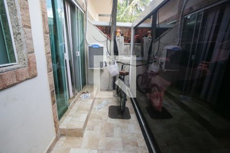 Corredor de Entrada de casa de condomínio à venda com 3 quartos, 130m² em Taquara, Rio de Janeiro