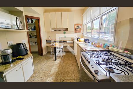 Cozinha de apartamento à venda com 4 quartos, 180m² em Serra, Belo Horizonte