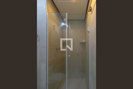Banheiro de kitnet/studio para alugar com 1 quarto, 30m² em Indianópolis, São Paulo