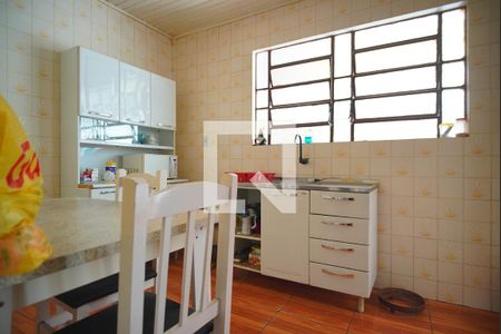 Cozinha 1 de casa à venda com 3 quartos, 230m² em Passo da Areia, Porto Alegre