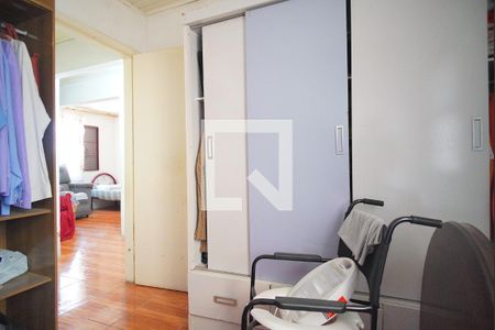 Quarto 2 de casa à venda com 3 quartos, 230m² em Passo da Areia, Porto Alegre