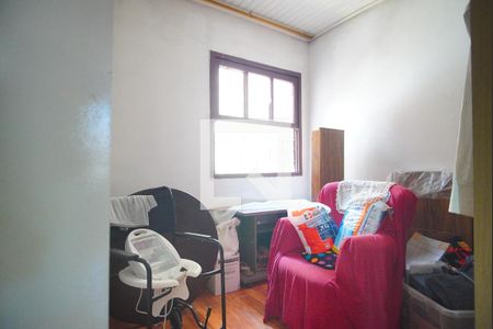 Quarto 2 de casa à venda com 3 quartos, 230m² em Passo da Areia, Porto Alegre