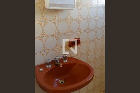 Casa 2 - Banheiro 2 de casa à venda com 3 quartos, 150m² em Industrial, Contagem