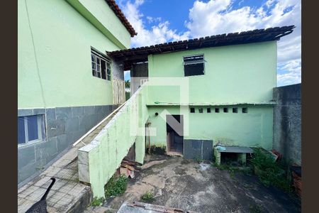 Quintal de casa à venda com 3 quartos, 150m² em Industrial, Contagem
