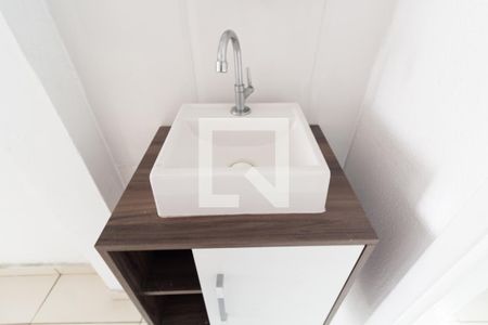 Banheiro de apartamento à venda com 2 quartos, 48m² em Conjunto Residencial José Bonifácio, São Paulo