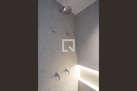 Banheiro de kitnet/studio à venda com 1 quarto, 27m² em Vila Nova Conceição, São Paulo