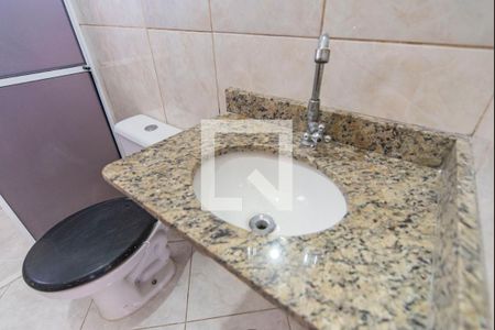 Banheiro do Quarto 2 de apartamento para alugar com 2 quartos, 57m² em Vila Assunção, Santo André