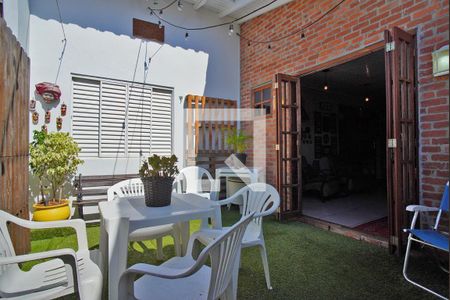 Quintal - Fundos de casa à venda com 3 quartos, 250m² em Sarandi, Porto Alegre
