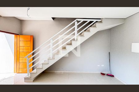 Escada de casa à venda com 3 quartos, 106m² em Vila Curuçá, Santo André