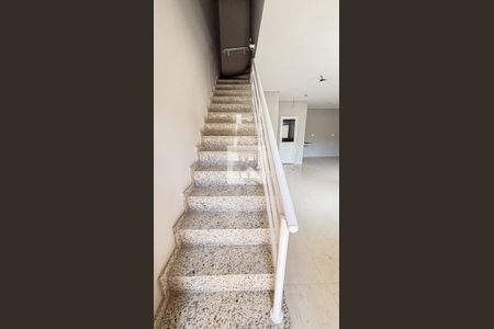 Escada de casa à venda com 3 quartos, 106m² em Vila Curuçá, Santo André