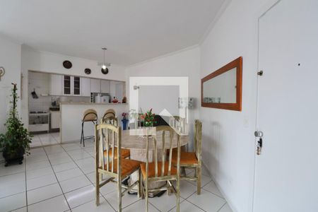 Sala de apartamento para alugar com 2 quartos, 110m² em Jardim Las Palmas, Guarujá