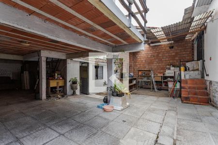 Quintal de casa à venda com 4 quartos, 200m² em Bom Jesus, Porto Alegre