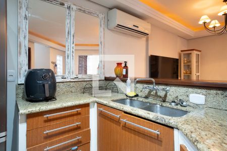 Cozinha de casa de condomínio à venda com 3 quartos, 166m² em Jardim Isabel, Porto Alegre