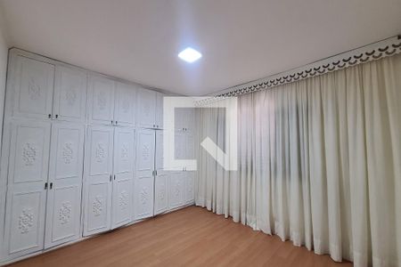 Suite de casa para alugar com 3 quartos, 210m² em Vila Lucia, São Paulo