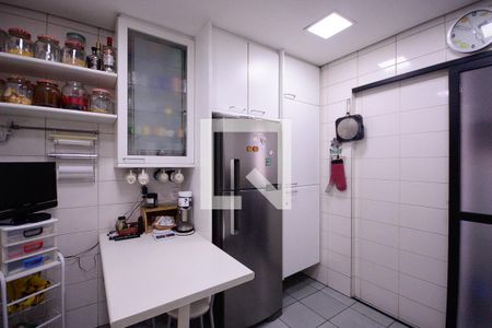 Cozinha de apartamento à venda com 4 quartos, 165m² em Vila Gumercindo, São Paulo