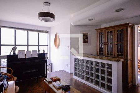 Sala de TV de apartamento à venda com 4 quartos, 165m² em Vila Gumercindo, São Paulo