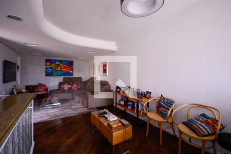 Sala de TV de apartamento à venda com 4 quartos, 165m² em Vila Gumercindo, São Paulo
