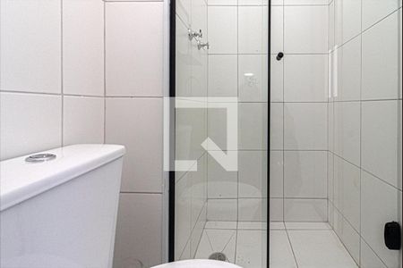Banheiro de apartamento para alugar com 2 quartos, 37m² em Jardim Imperador (zona Sul), São Paulo