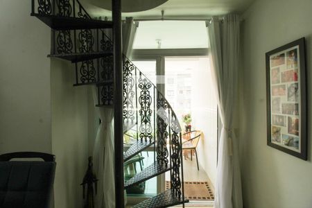 Escada para 2 andar de apartamento à venda com 3 quartos, 200m² em Barra da Tijuca, Rio de Janeiro