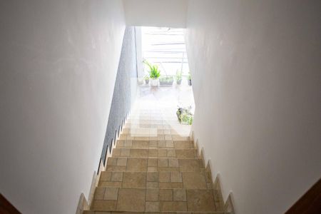 Escada de casa para alugar com 2 quartos, 125m² em Conceição, Diadema