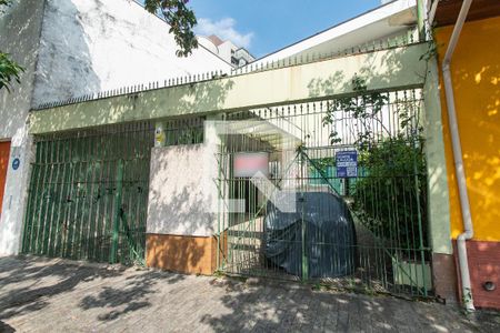 Fachada de casa à venda com 3 quartos, 300m² em Cambuci, São Paulo