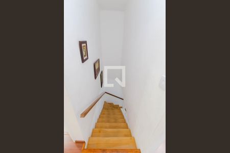 Escada Quartos/Sala de casa à venda com 2 quartos, 100m² em Jardim Toscana, Guarulhos