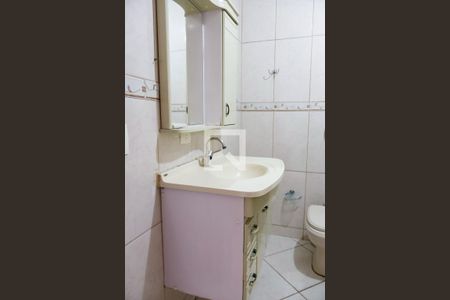 Banheiro de casa para alugar com 2 quartos, 120m² em Quitaúna, Osasco