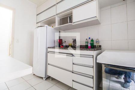Cozinha de apartamento para alugar com 2 quartos, 63m² em Jardim Tupanci, Barueri