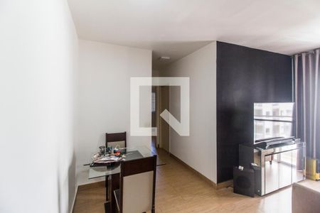 Sala de apartamento à venda com 2 quartos, 63m² em Jardim Tupanci, Barueri