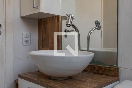 Banheiro de apartamento à venda com 2 quartos, 37m² em Sarandi, Porto Alegre